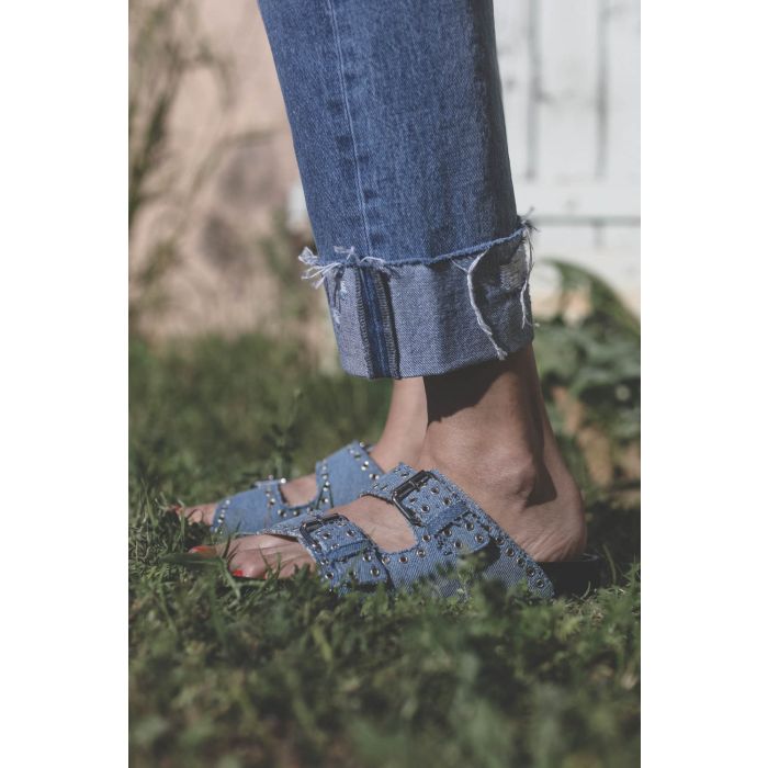 Sandales cloutées en jean bleu ciel Lennyo Isabel Marant. Porté. 