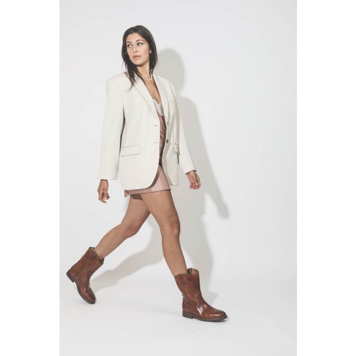 Boots Biker en cuir lisse camel 55312 Golden Goose. Porté profil. 