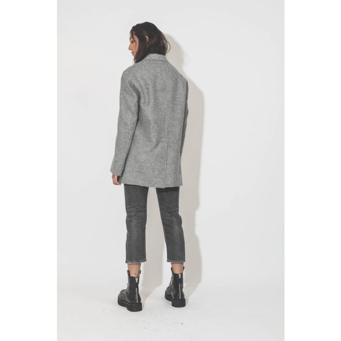Blazer en flanelle grise bord franc R13. Porté de dos.