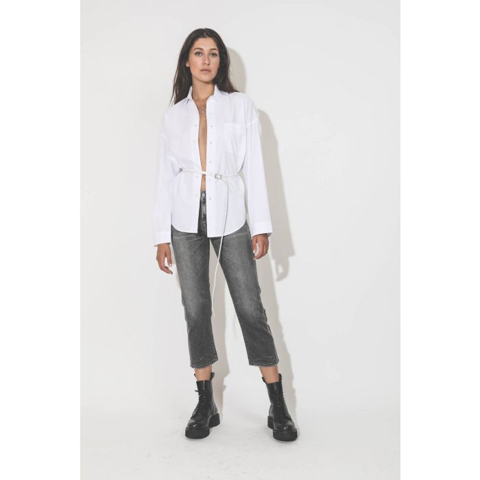 Chemise manches longues blanches en rayonne et polyester, esprit vintage R13. Porté face. 