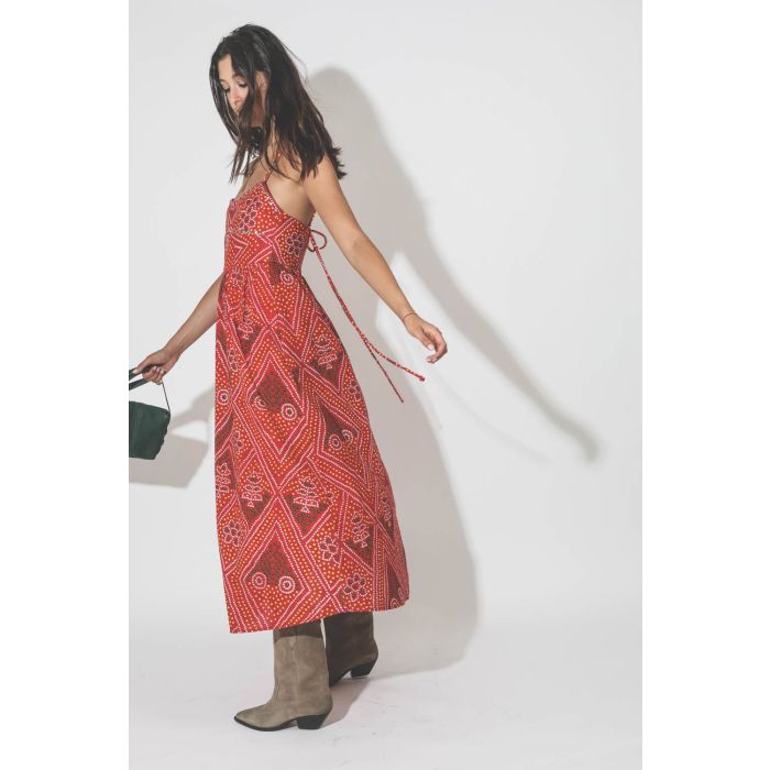 Robe midi fines bretelles rouge imprimée et cloutée Alix of Bohemia. 