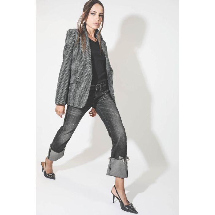 Veste cintrée en laine pied de poule noire et grise  Kerstin Marant Etoile. Porté de profil.