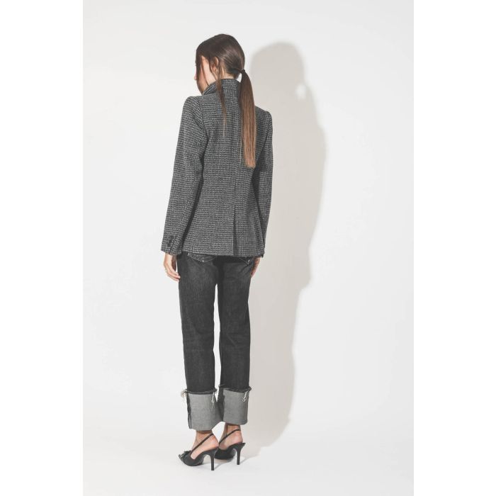 Veste cintrée en laine pied de poule noire et grise  Kerstin Marant Etoile. Porté de dos.