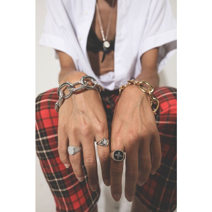 Bracelets grosses chaines Tom Wood Project. Porté d'un côté en argent massif de l'autre en plaqué or. 