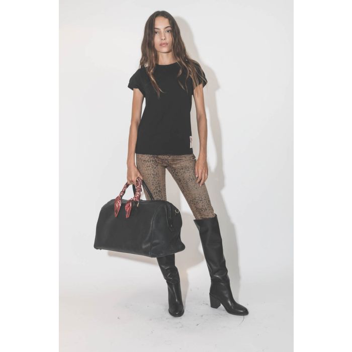 Tee-shirt manches courtes Slim en coton noir Golden Goose. Porté de face. 