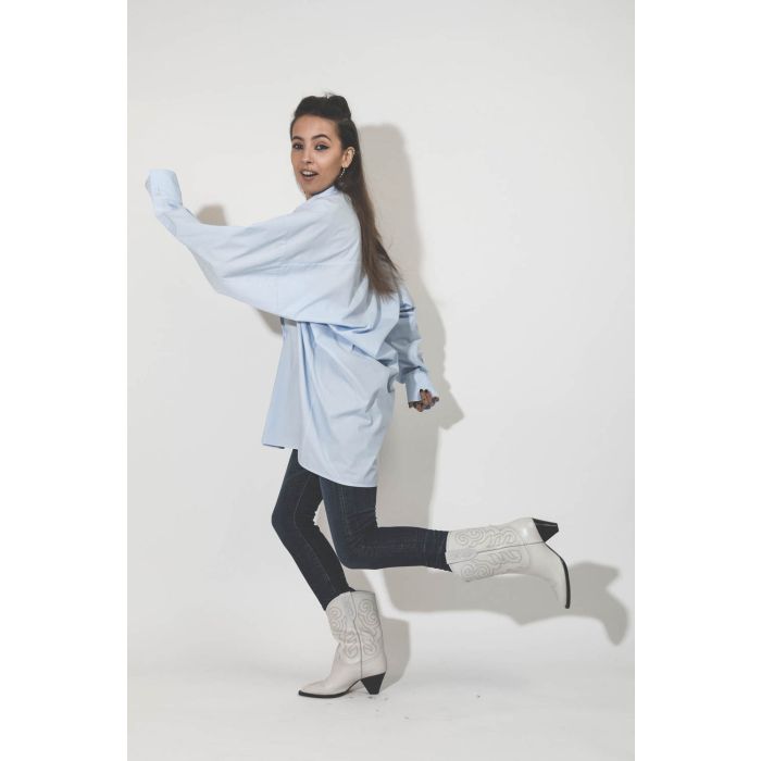 Chemise oversized en popeline bleue Marina Vautrait. 