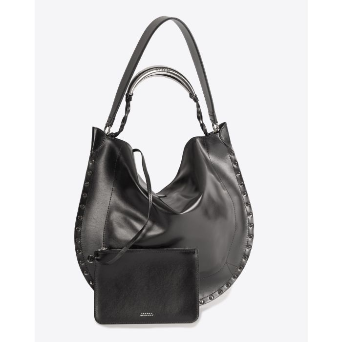 Sac besace Oskan Hobo Soft Isabel Marant en cuir lisse noir. Vue face avec pochette.