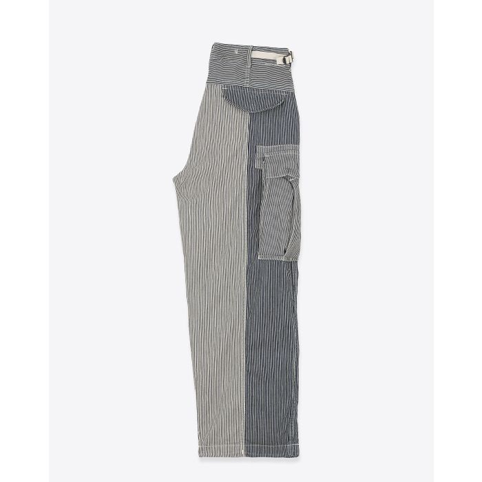 Pantalon Cargo R13 en coton bleu à rayures. Vue profil. 