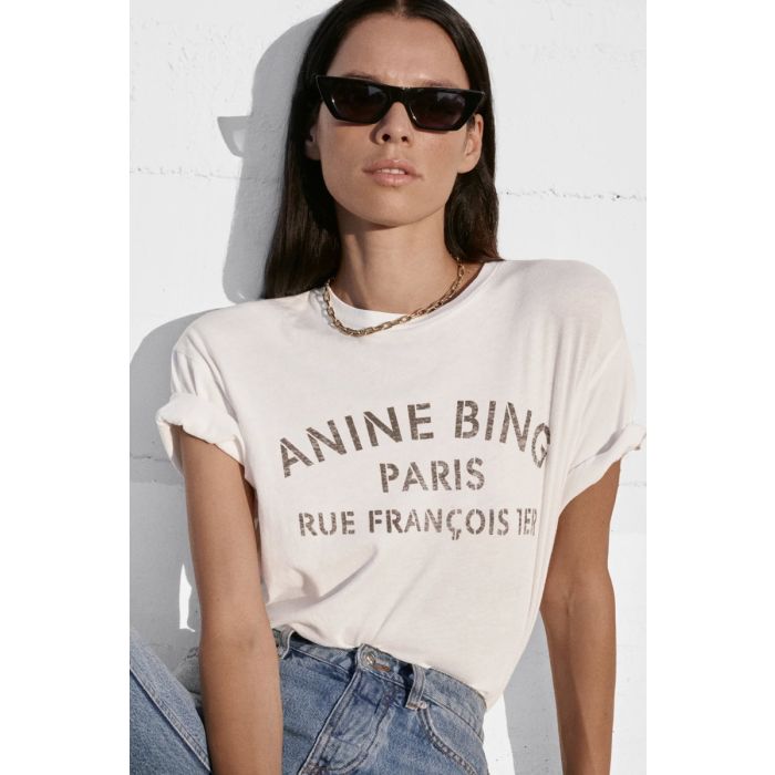 T-shirt Cohen Tee Paris Stencil Anine Bing en jersey de coton léger ivoire porté manches courtes roulottées.