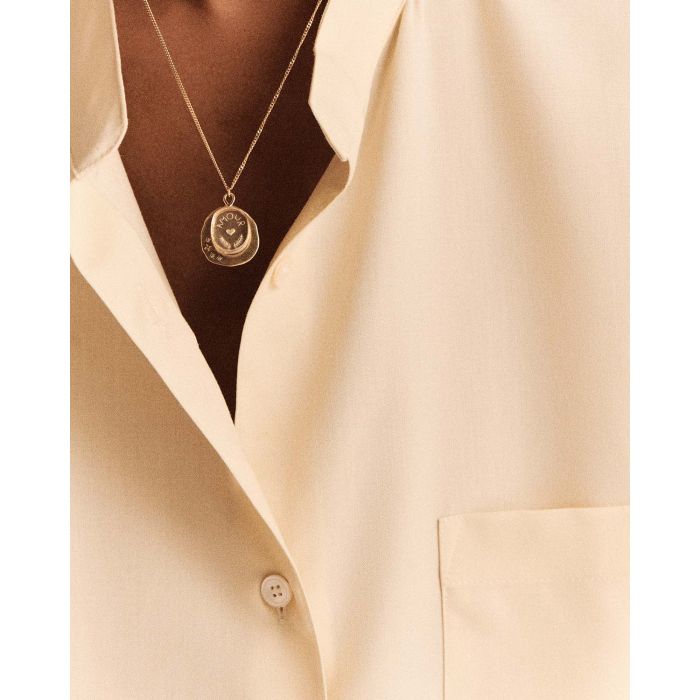 Collier l'Amour pendentif Pascale Monvoisin en or. Vue porté. 