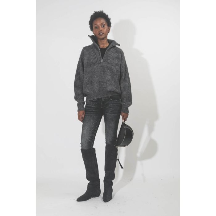 Pull col camionneur gris foncé Myclan Isabel Marant Etoile. Porté face.