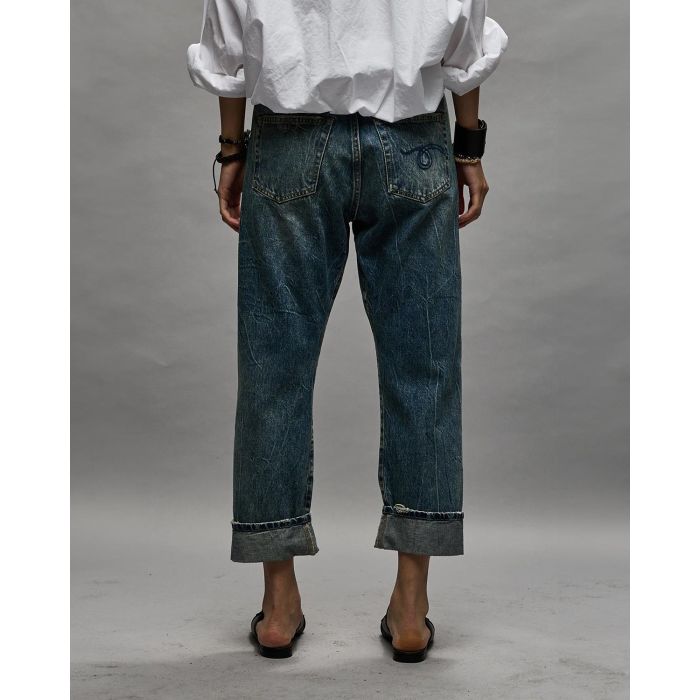 Jean Crossover bleu délavage Kelly R13 Denim. Porté de dos.