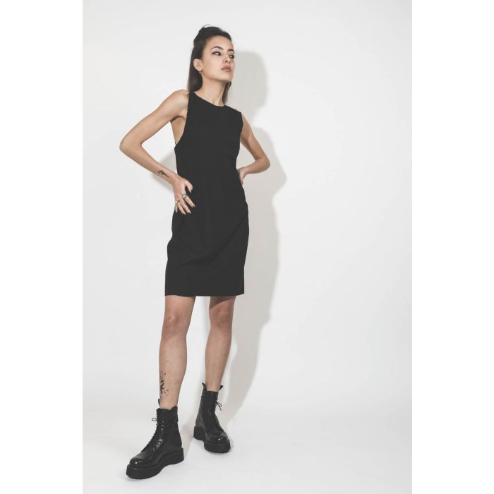 Boots à lacets en cuir noir Single Stack R13. Porté avec une robe noire.