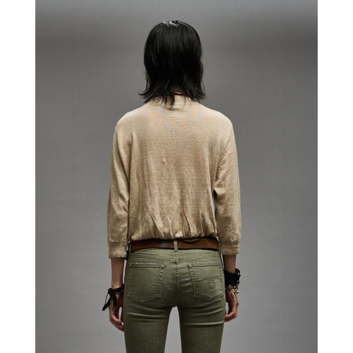 Gilet manches longues court en lin beige Balloon Cardigan R13. Porté de dos.