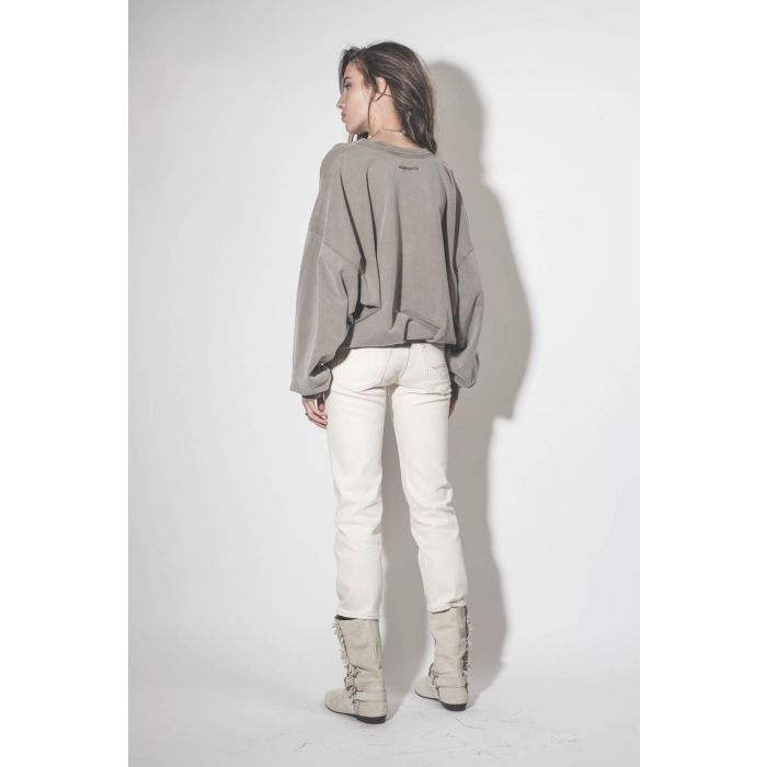 Jean taille basse Skinny Boy Straight écru stretch R13. Porté de dos.