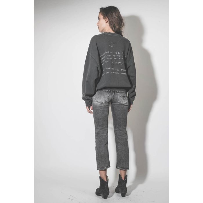 Jean taille basse Skinny Boy Straight Vintage Grey R13 Denim. Porté de dos.