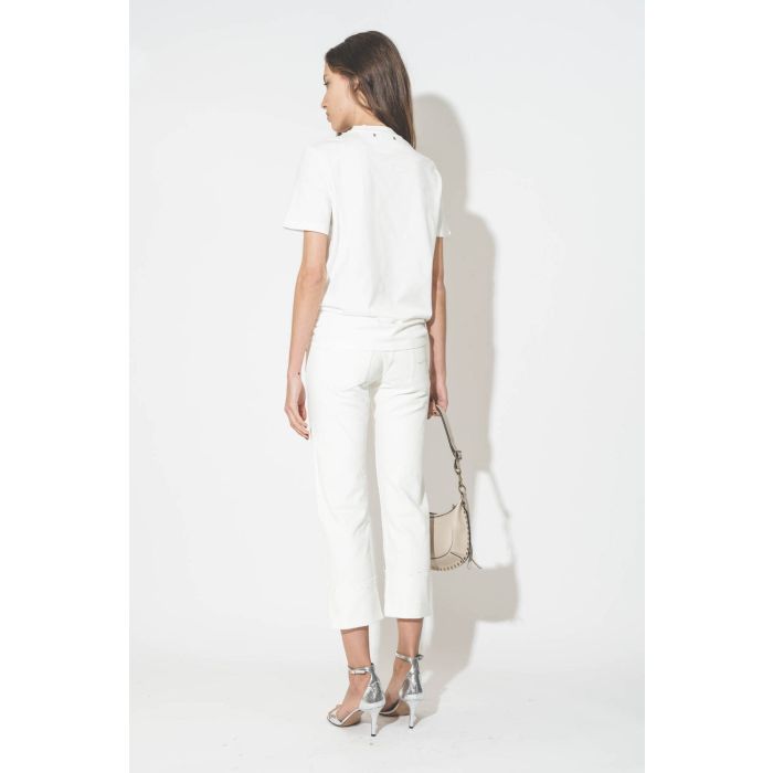 Jean taille basse court en toile blanche Boy Straight W/Cuff Sutton White Selvedge r13. Porté de dos.