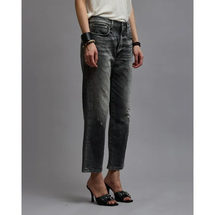 Jean Boyfriend vintage gris R13. Porté de profil.