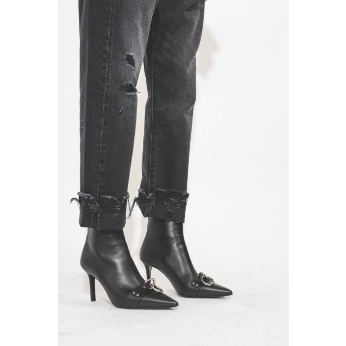 Jean Crossover délavage Jake black R13 denim. Détail du bas de la jambe.
