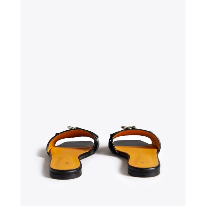 Sandales plates en cuir noir avec anneau en métal argent Sid Harness Slide R13. Dos.