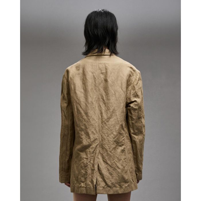 Veste over size froissé en coton beige Ragged Blazer R13. Porté de dos.