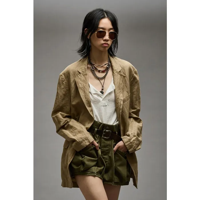 Veste over size froissé en coton beige Ragged Blazer R13. Porté ouverte.