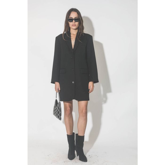 Robe courte esprit blazer noir Quinn Anine Bing. Porté de face.