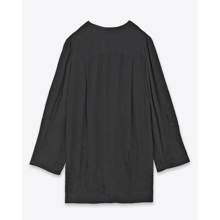 Robe Fadeli Isabel Marant en crêpe noir brodée ton sur ton.   Face. Longueur au dessus du genoux, manches longues, col tunisien brodé. Dos.