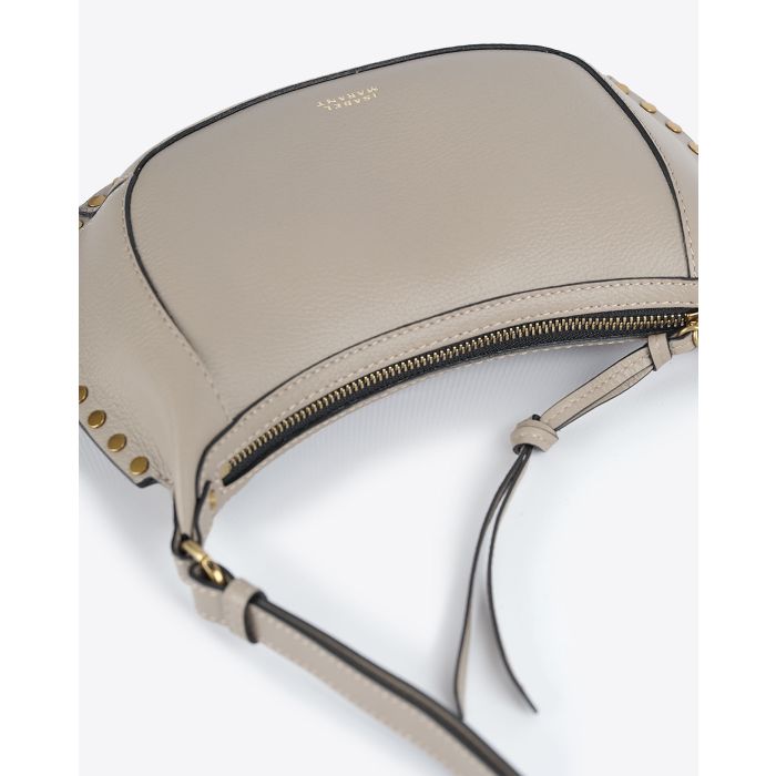 Sac lune Oskan Isabel Marant en cuir de veau grainé taupe. 