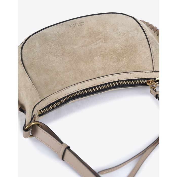 Sac lune Oskan Isabel Marant en cuir de veau suédé beige clair. 
