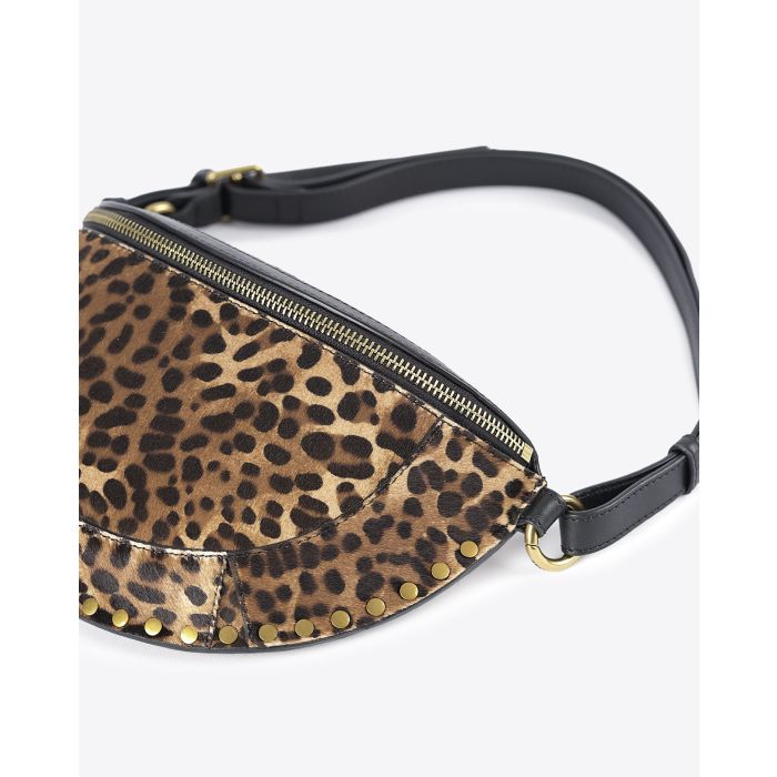 Sac banane Skano Isabel Marant en cuir suédé imprimé léopard. 
