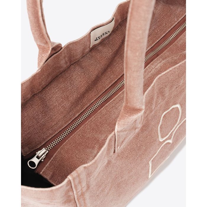 Cabas en toile Yenky zip Isabel Marant. Coloris Rust délavé avec logo "MARANT" brodé devant. Porté main ou épaule. Détail de la fermeture zippée.