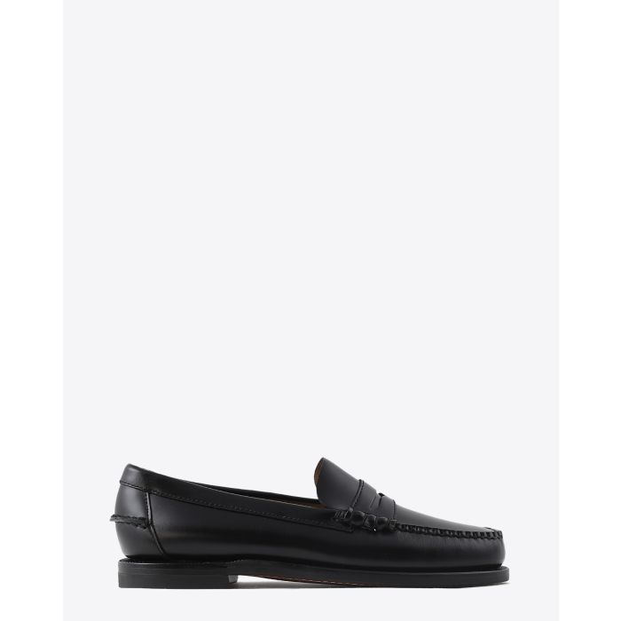 Mocassins en cuir noir Sebago. Vue de profil.