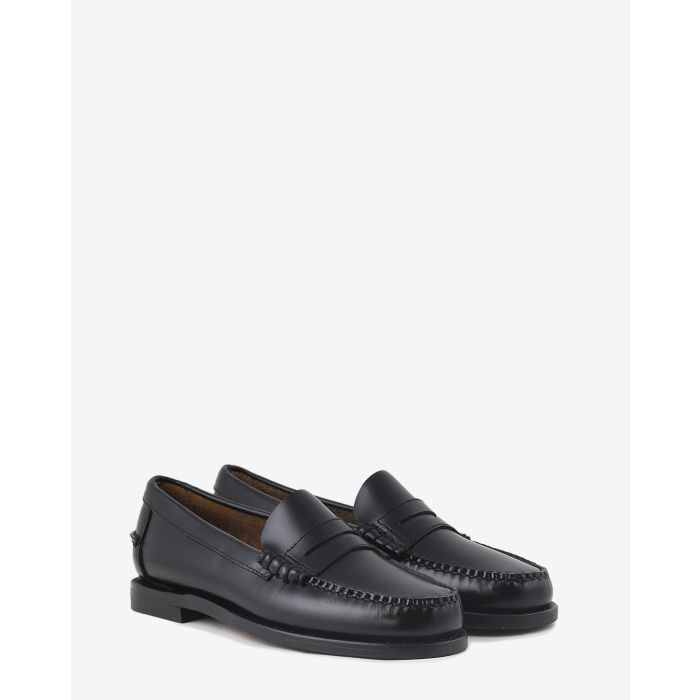 Mocassins en cuir noir Sebago. Vue de face.