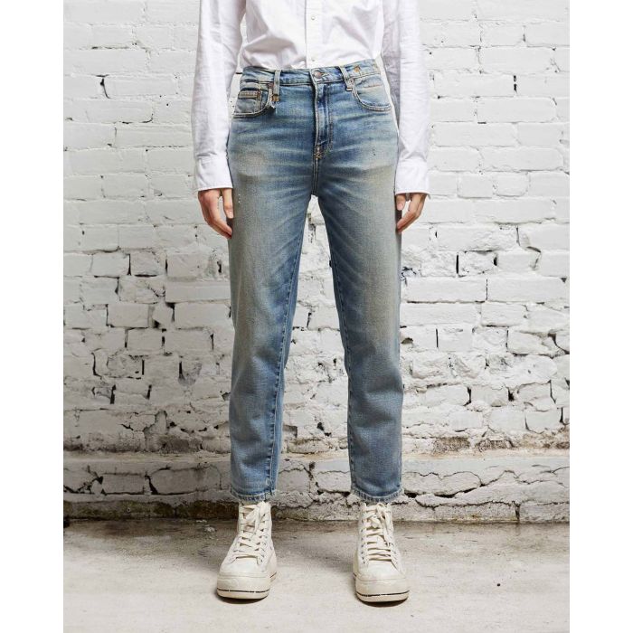 Jean taille haute Shelley slim délavage bleu ciel R13 Denim. Porté face. 