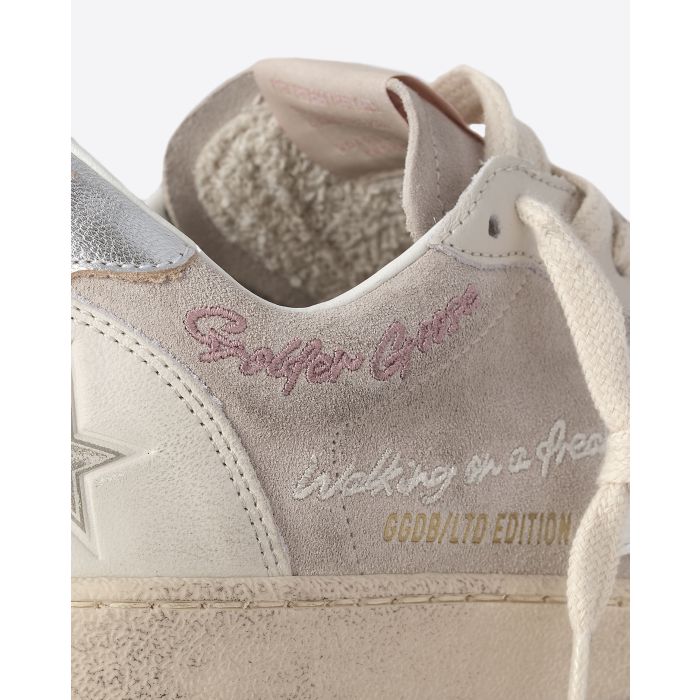 Sneakers Ball Star Golden Goose en cuir suédé beige Détails 