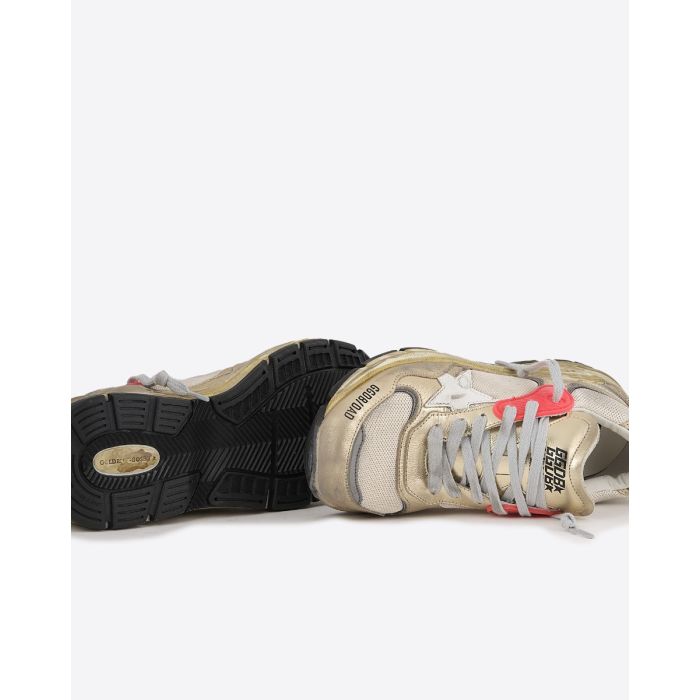 Sneakers Running Dad Golden Goose femme dorée étoile blanche. Dessous de la semelle.