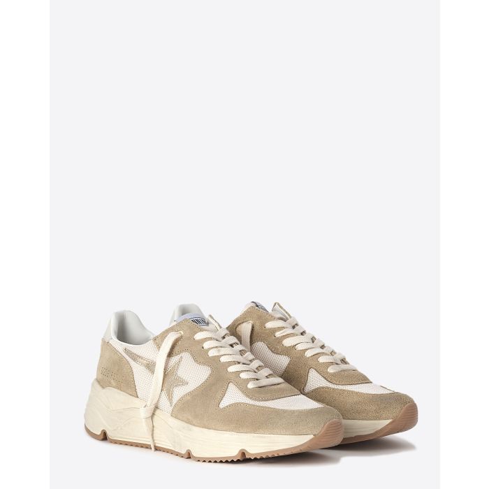 Sneakers Running Sole Golden Goose en cuir beige. Vue face. 