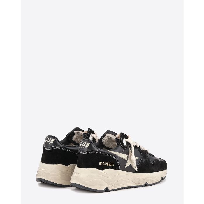Sneakers Running Sole Golden Goose en cuir noir et blanc. Vue dos. 