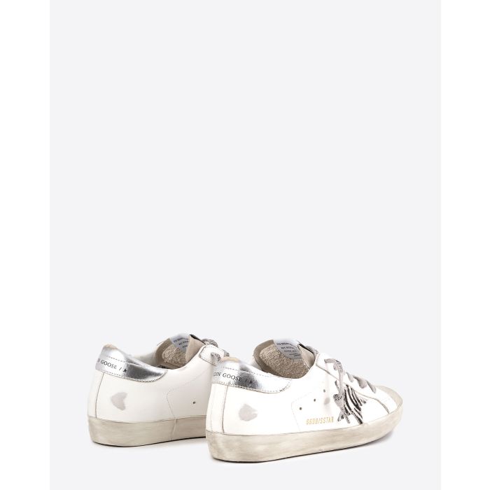 Sneakers Superstar Golden Goose en cuir blanc avec étoile zèbre. Vue dos. 