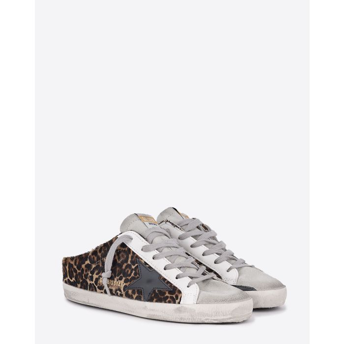 Sneakers  forme sabot en cuir "pony" léopard Superstar 80189 Golden Goose femme. Face.