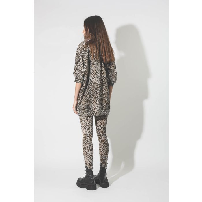 Super Oversized Sweatshirt imprimé Brown Leopard Ragdoll LA. Porté dos. 