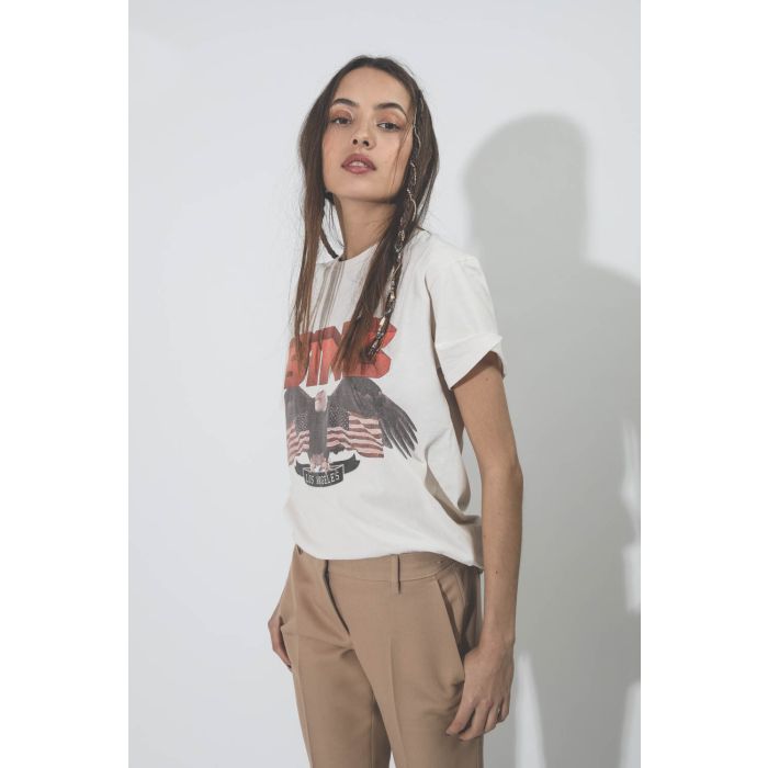 Tee-shirt imprimé Aigle Vintage Bing tee white Anine Bing. Porté gros plan.