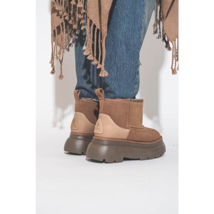 Jean Boyfriend toile bleu Montana The Great. Détail bas du jean.