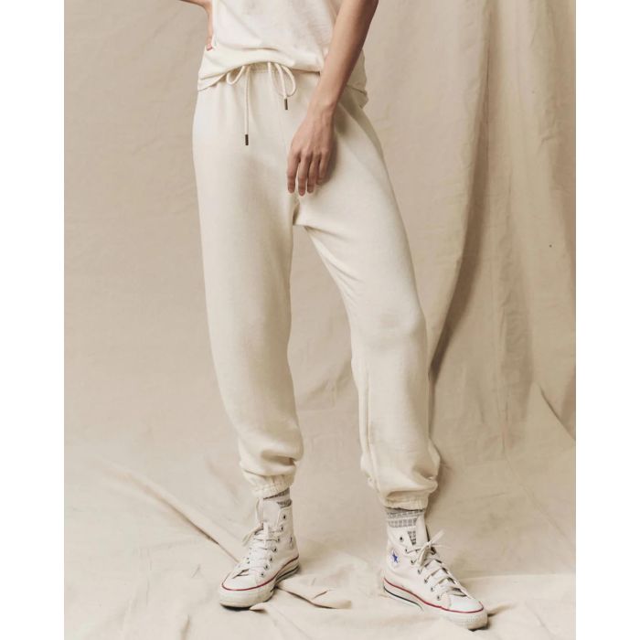 Pantalon jogging Stadium The Great en coton beige. Vue porté  face. 
