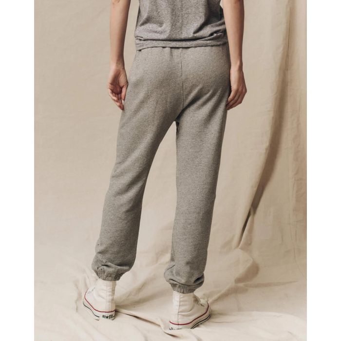 Pantalon jogging Stadium The Great en coton gris. Vue porté dos.