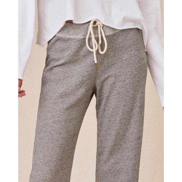 Pantalon jogging Wide Leg The Great en coton gris. Détails. 