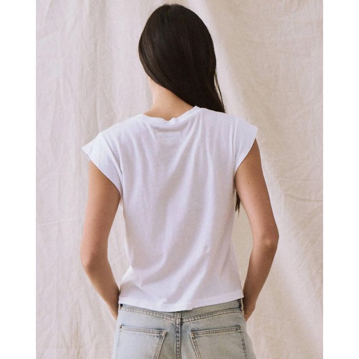 Tee-shirt court manches raccourcies en jersey blanc Peak Shoulder The Great.  Porté de dos.