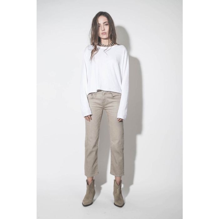 Tee-shirt court manches longues col rond en coton blanc The Great. Porté de face. 