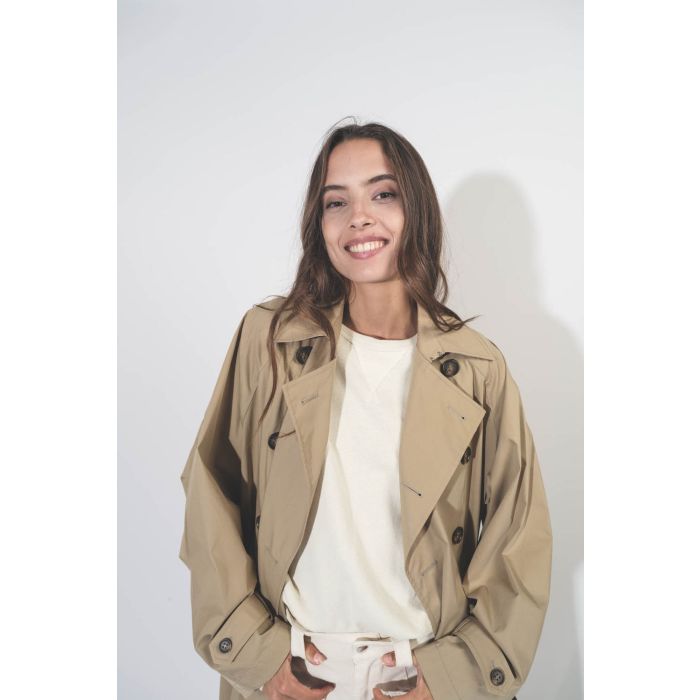 Trench oversized beige Vis à Vis. Détail du col.